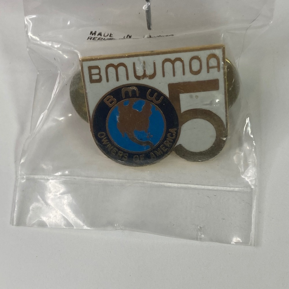 BMW MOA 5 Year Membership Pin Motorcycle Owners of America Enamel Gold Tone Logo